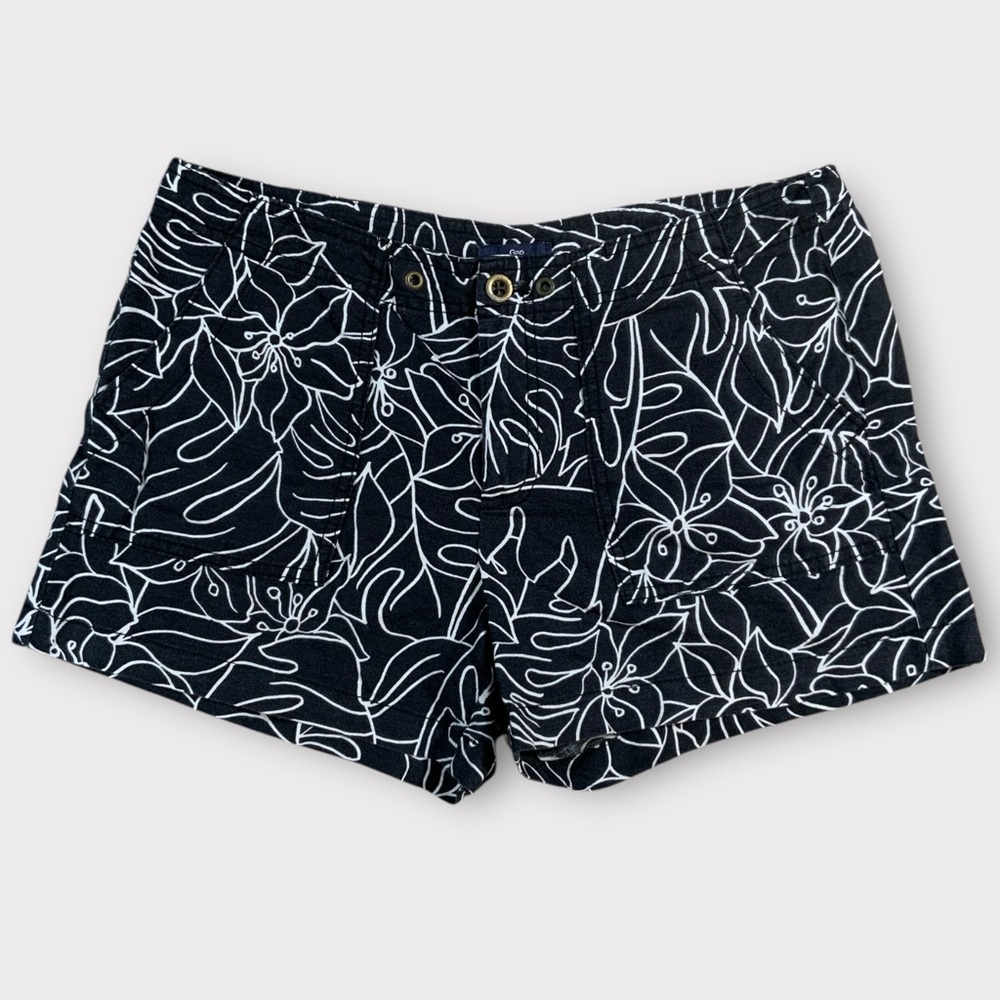 Women’s Gap Black & White Floral Flat Front Chino Shorts Size 8 #111